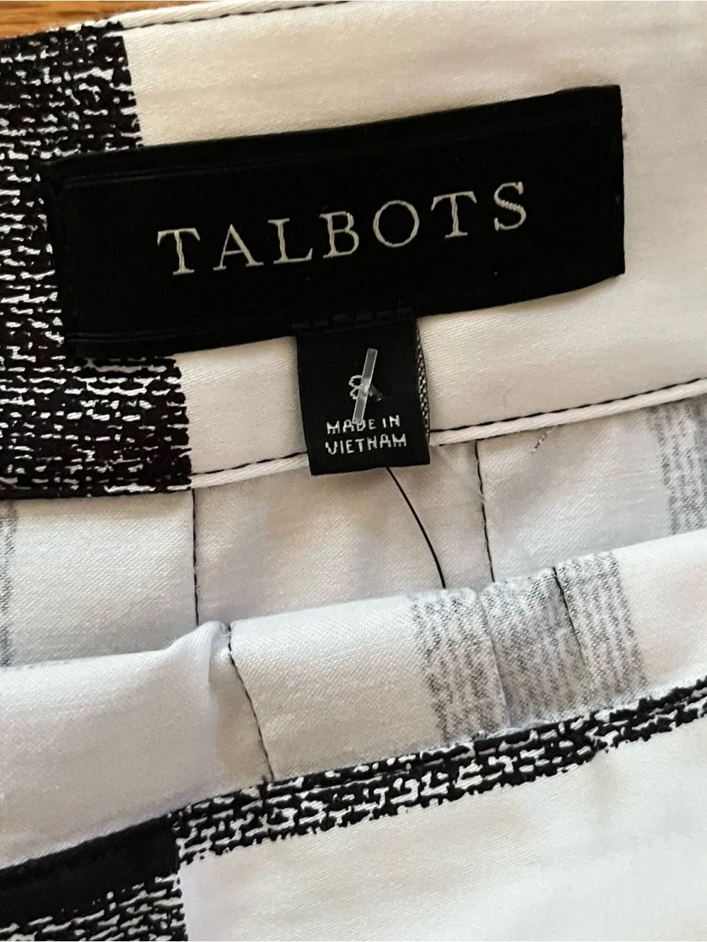 Talbots Buffalo Check Plaid Pleated A-Line Skirt Sz 8 Black White Cotton Blend